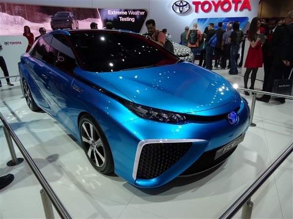Toyota unveils fuel cell concept