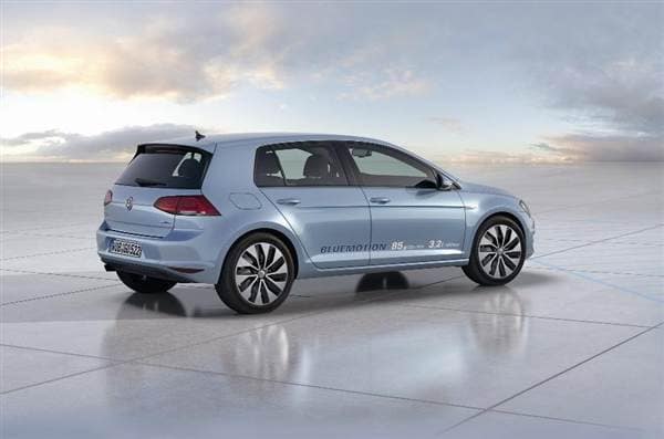 volkswagen-golf-bluemotion-rear-side-static-profile-600-001