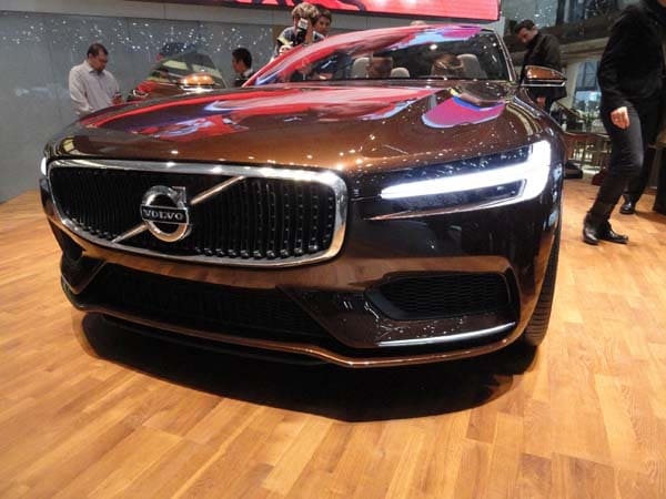 Volvo Concept Estate showcases intuitive new interface 1