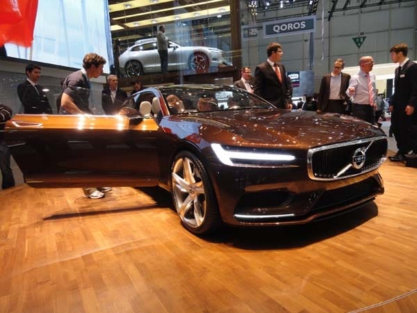 Volvo Concept Estate showcases intuitive new interface 2