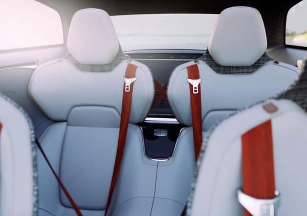 Volvo Concept Estate showcases intuitive new interface 36
