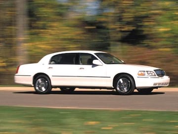 https://file.kbb.com/kbb/vehicleimage/housenew/480x360/2003/2003-lincoln-town%20car-frontside_litwn033.jpg?interpolation=high-quality&downsize=360:*