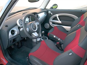2005 Mini Cooper Pricing Ratings Reviews Kelley Blue Book 2005 Mini Cooper Interior