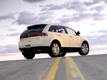 https://file.kbb.com/kbb/vehicleimage/housenew/480x360/2007/2007-lincoln-mkx-rearside_ltmkx072.jpg?interpolation=high-quality&downsize=360:*