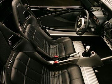 https://file.kbb.com/kbb/vehicleimage/housenew/480x360/2007/2007-lotus-exige%20s-frontrowseats_loexsint0750.jpg?interpolation=high-quality&downsize=360:*