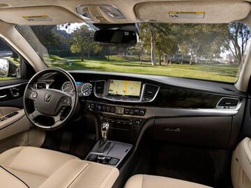 2016 Hyundai Equus Pricing Ratings Reviews Kelley Blue Book 2016 Hyundai Equus Interior