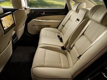 2016 Hyundai Equus Pricing Ratings Reviews Kelley Blue Book 2016 Hyundai Equus Interior