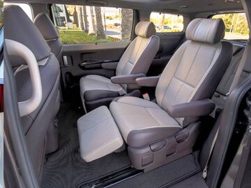 2016 Kia Sedona Pricing Ratings Reviews Kelley Blue Book 2016 Kia Sedona Interior