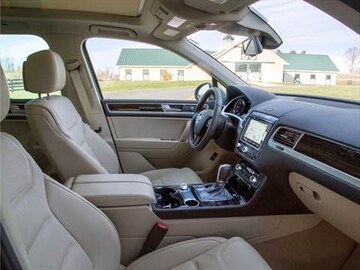 2016 Volkswagen Touareg Pricing Ratings Reviews Kelley Blue Book 2016 Volkswagen Touareg Interior