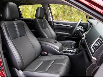 2017 Toyota Highlander Pricing Ratings Reviews Kelley Blue Book 2017 Toyota Highlander Interior