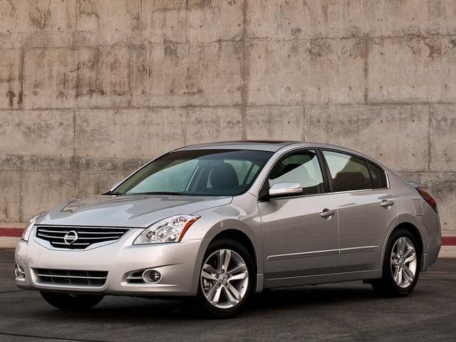 Used 2011 Nissan Altima 3.5 SR Sedan 4D Pricing | Kelley Blue Book